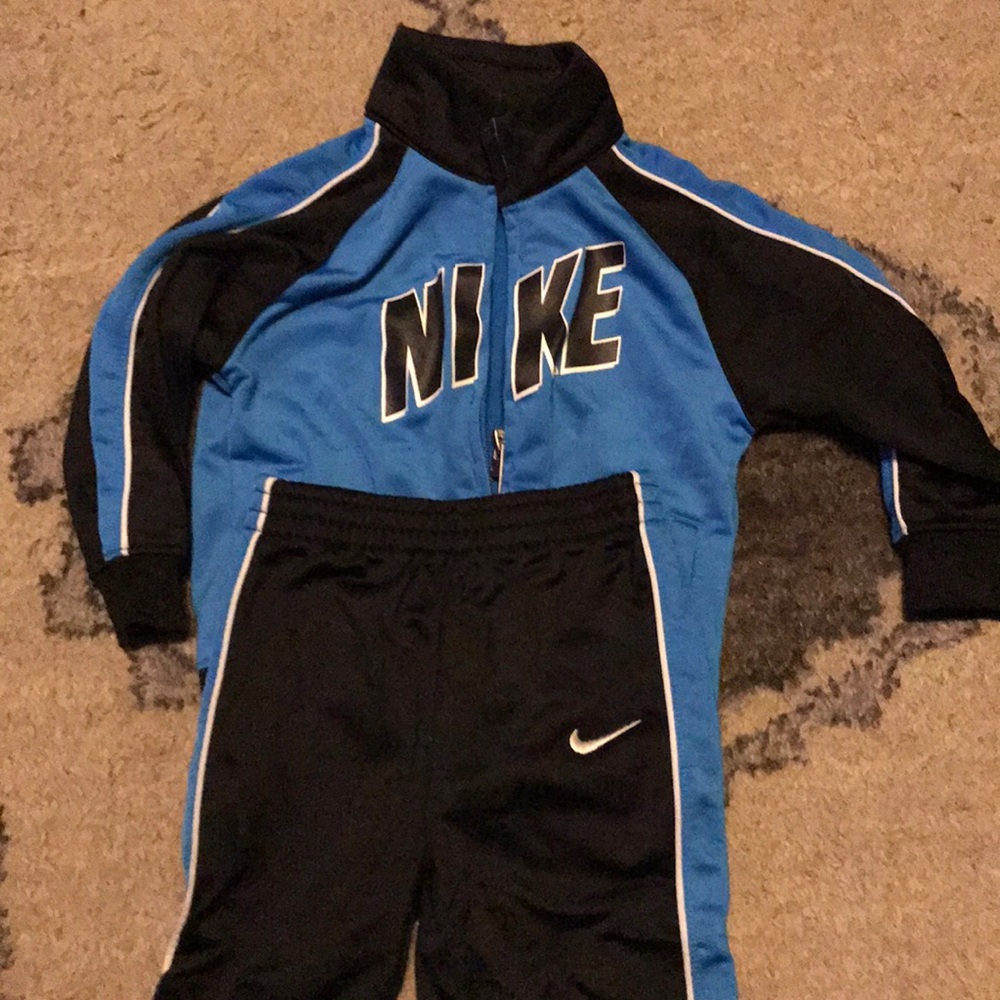 Jacket pant Nike outfit no rips stains or tears
